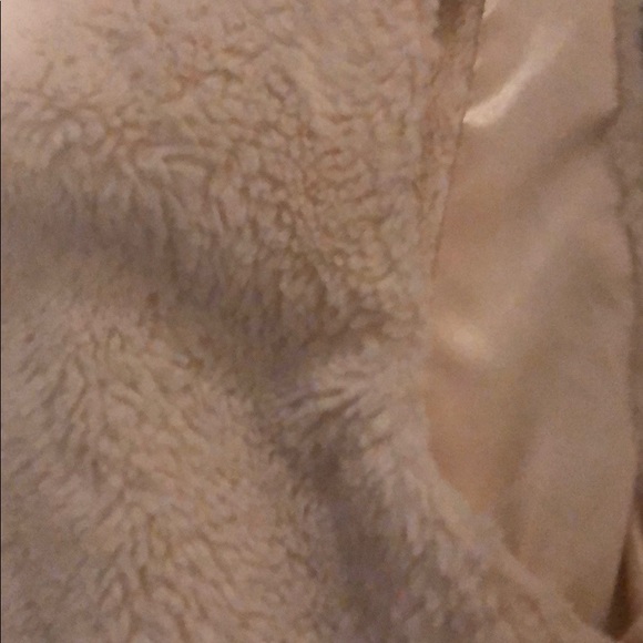 Vest - Picture 3 of 4